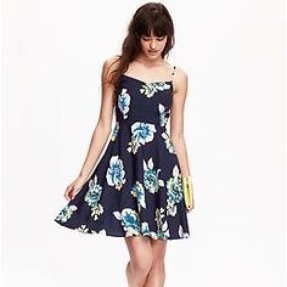 ✨HP✨Old Navy Fit & Flare Floral Cami Sundress✨ - Picture 1 of 3